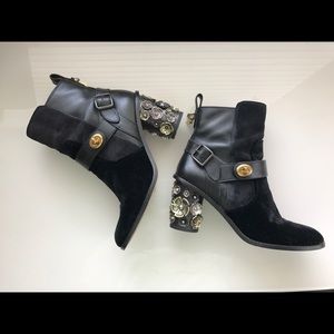 moto bootie heel